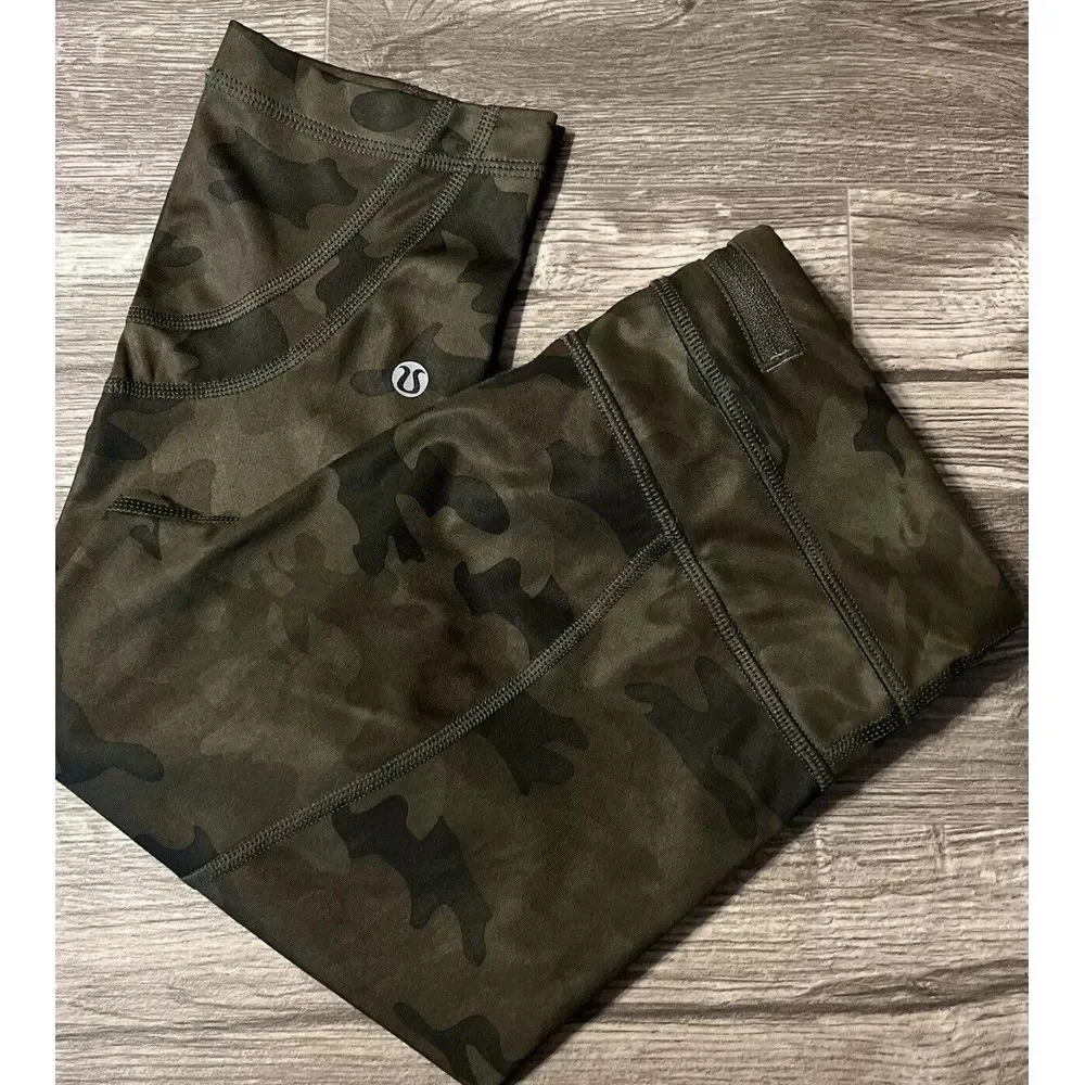 Lululemon Run: Inspire Crop ll Luxtreme SZ 4 Savasana Camo Fatigue Green‎ W6B70S